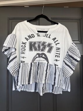 Pilcro White & Black KISS Graphic Ruffle Tee for the cool mom